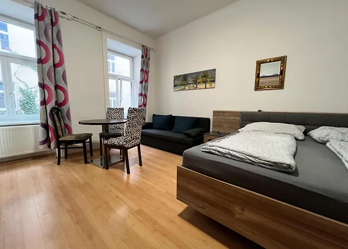 Charming 1br Perfect For Long דירה *