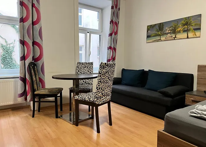 Charming 1br Perfect For Long דירה וינה